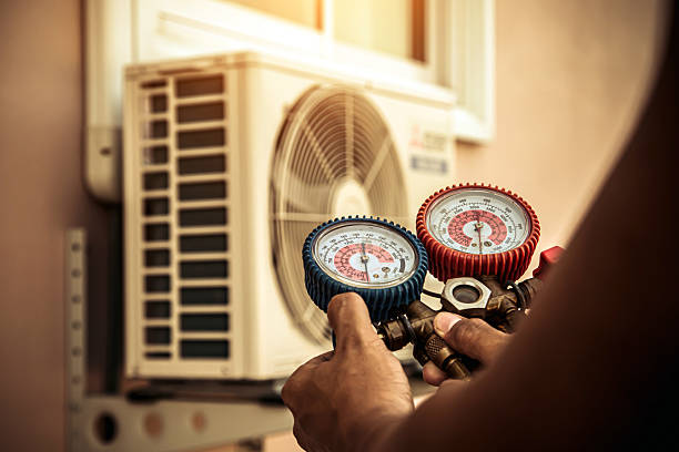 Professional Hvac technician working in Lovejoy, IL
